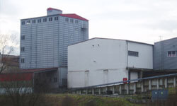 SILO v Brništi, průmyslová skladovací hala s moderní technologií.